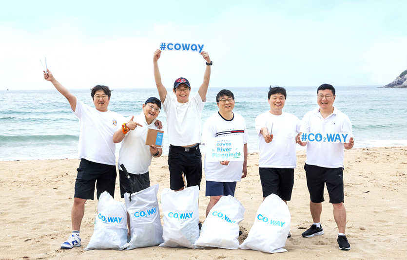 코웨이는 일상 속 환경을 보호하는 ‘2023 코웨이 리버 플로깅 캠페인’ 참가자를 모집한다. 사진=코웨이