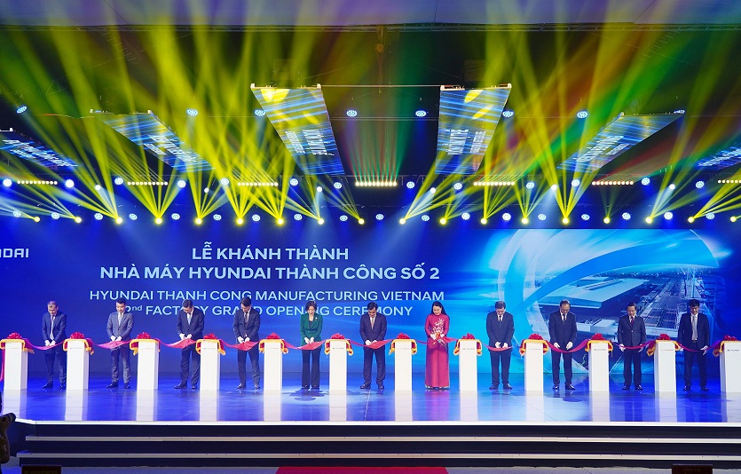 2022년 11월 베트남 생산합작법인 2공장 준공식 사진.jpg