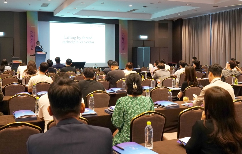 대웅-디엔씨 에스테틱 심포지엄에서 장두열 체인지의원 원장이 강의를 진행하고 있는 모습. 사진=디엔씨