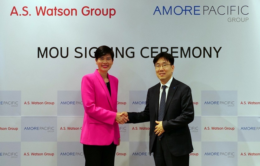 말리나 응아이 A.S. 왓슨 그룹 아시아&유럽 CEO와 아모레퍼시픽그룹 이상목 대표(우)의 모습. 사진=아모레퍼시픽그룹