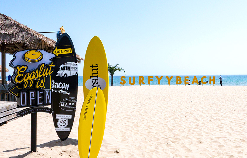 ‘에그슬럿(Eggslut)’이 양양 서피비치에 팝업(임시) 매장을 운영한다. 사진은 에그슬럿 포토존. 사진=SPC