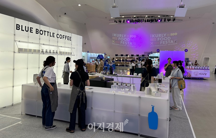 아트홀 2관은 오직 컬리에서만 만나볼 수 있는 브랜드의 부스를 체험할 수 있다. 블루보틀도 그 중 하나다. 사진=김선주 기자