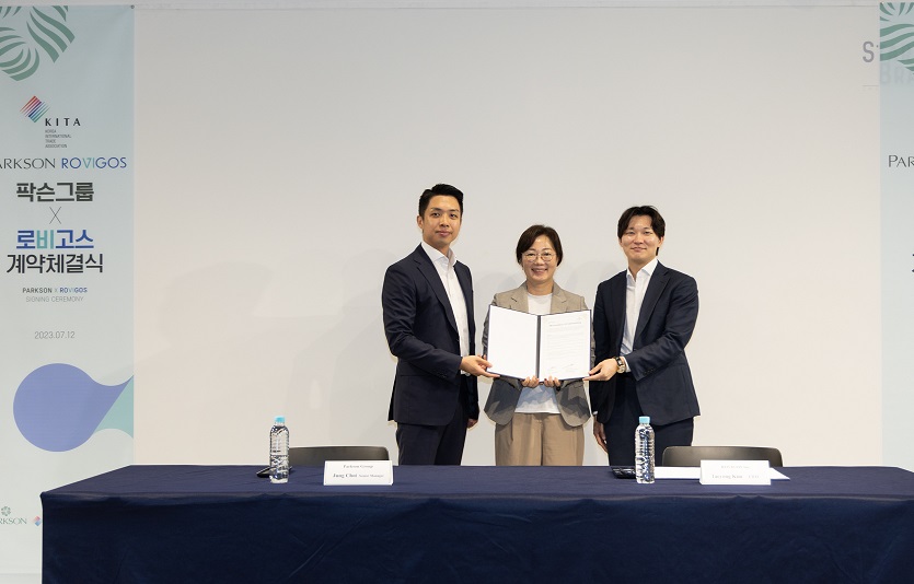 (사진1) 팍슨백화점-로비고스 계약체결식.jpg