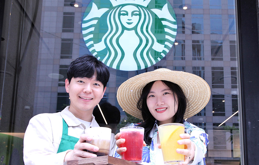 스타벅스 코리아는 본격적인 하절기를 맞아 내달 28일까지 여름 프로모션 상품들을 선보였다. 사진=스타벅스 코리아