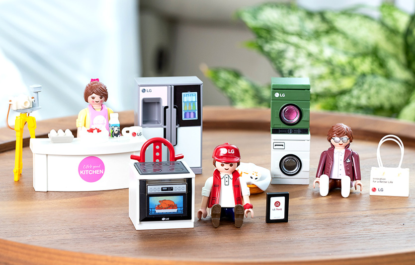 LG전자가 독일 유명 완구 브랜드 ‘플레이모빌(Playmobil)’과 협업해 만든 LG 가전 및 인물 피규어. 사진=LG전자