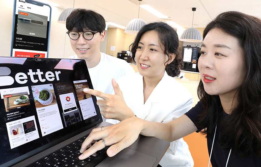 LG유플러스 라이프스쿼드팀이 일상기록 SNS를 소개하고 있는 모습. 사진=LG유플러스