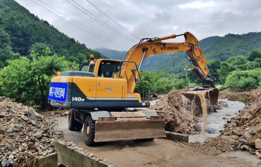 2020년 8월, 수해 복구 현장에 투입된 HD현대건설기계 굴착기 모습. 사진=HD현대