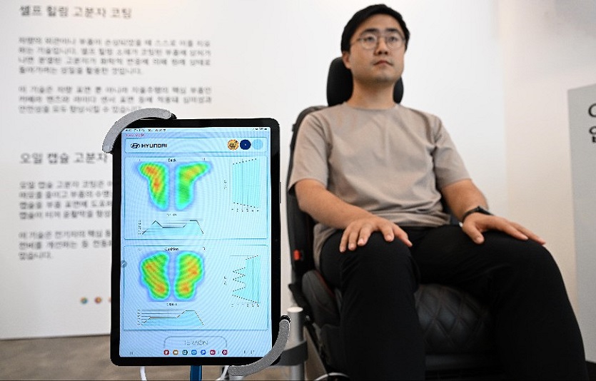 사진8) 압력 감응형 소재 적용 시트 체험.jpg