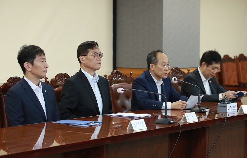 20230727_비상거시경제금융회의_사진2.jpg