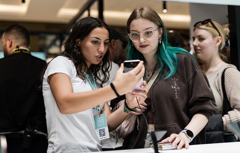 갤럭시 Z 플립5 글로벌 출시_갤럭시 익스피리언스 스페이스_베를린.jpg