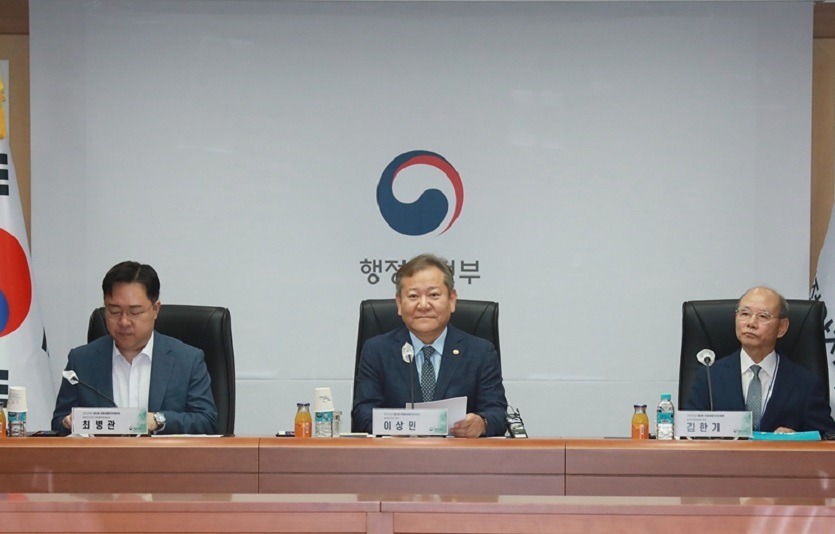 이상민 행정안전부 장관이 17일 오전 서울 종로구 정부서울청사에서 열린 2023년 제2회 지방세발전위원회에 참석해 모두발언을 하고 있다. 사진=행정안전부