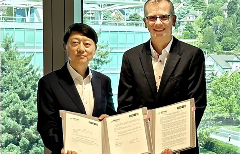 (왼쪽부터) 장호진 현대백화점그룹 사장과 그렉 베하르 네슬레 헬스사이언스 CEO. 사진=현대백화점그룹