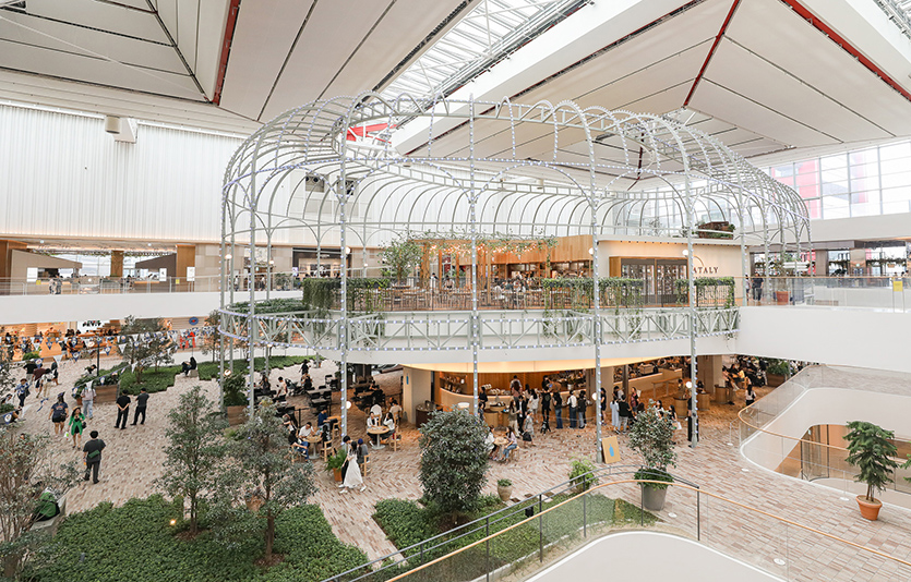 더현대 서울이 유통업계 최단 기간인 2년 6개월 만에 누적 방문객 1억명을 돌파했다. 사진=현대백화점