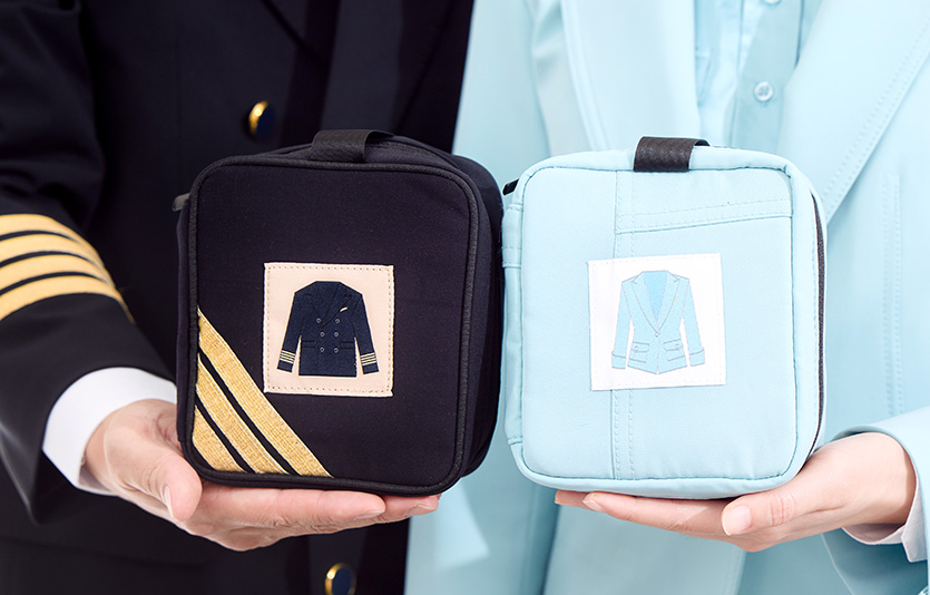 대한항공 운항승무원과 객실승무원이 반납한 유니폼을 활용해 제작한 의약품 파우치. 사진=대한항공