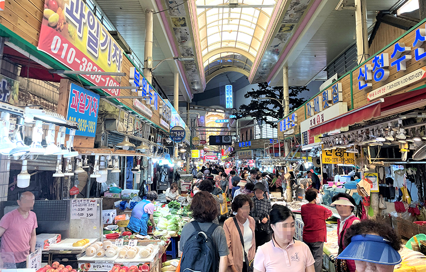 추석 성수기를 앞둔 전통시장. 사진=한국농수산식품유통공사