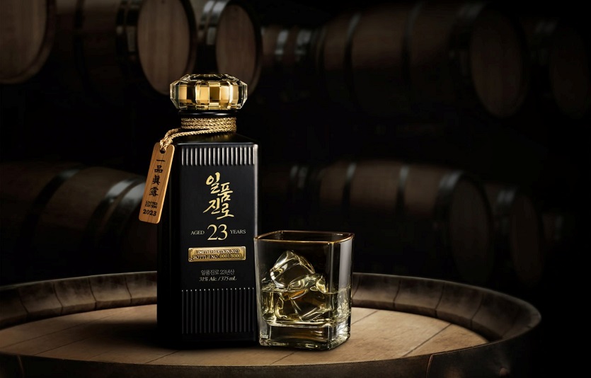 [하이트진로 사진자료] 일품진로 23년산 이미지.jpg