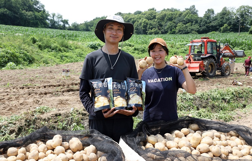 멘토 김의종 더어울림 대표와 청년농부 이현미.jpg