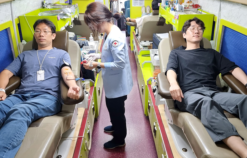 넥센타이어는 임직원이 함께하는 사랑의 헌혈 캠페인을 진행했다. 사진=넥센타이어