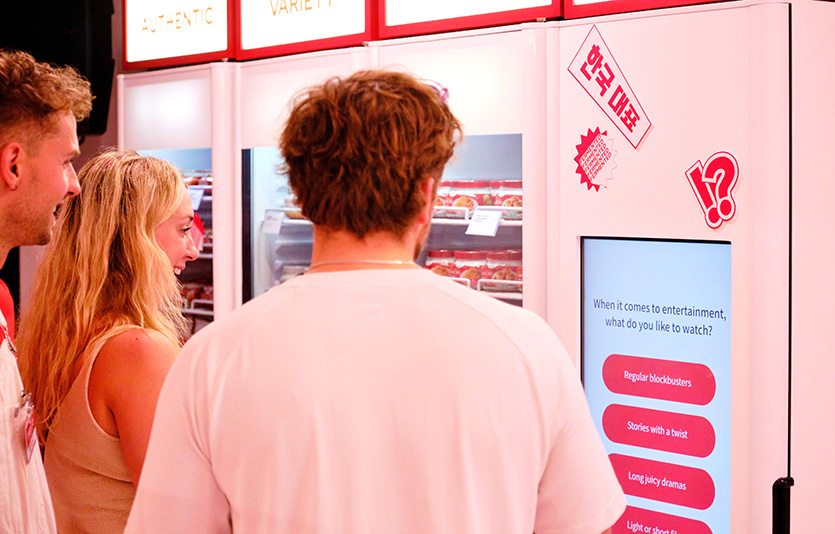 대상㈜ 종가가 영국 런던에 오픈한 팝업스토어 내 ‘김치 마트(Kimchi Mart)’ 존에서는 터치스크린을 통해 나에게 맞는 김치를 추천받을 수 있다. 사진=대상 종가