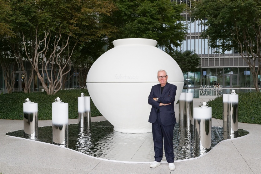 데이비드 치퍼필드, 아모레퍼시픽 본사 5층 아모레가든 기념 촬영. 사진=아모레퍼시픽