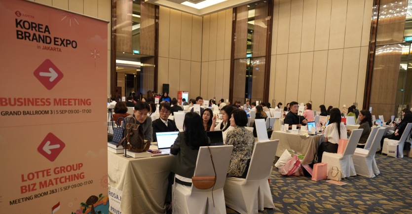 지난 5일 롯데가 코트라와 개최한 대한민국 브랜드 엑스포 in 자카르타_ B2B 수출상담회 수출상담 모습. 사진=롯데지주