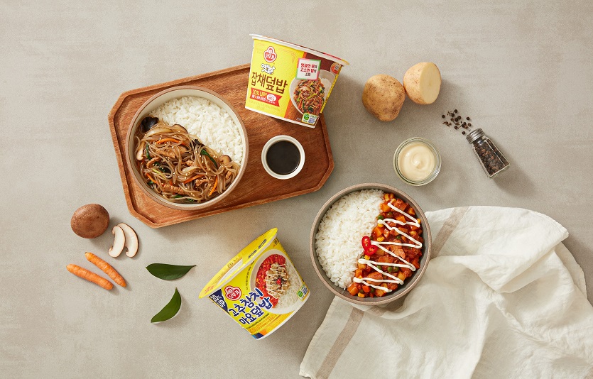 오뚜기 컵밥_덮밥2종(잡채, 고추참치마요) 연출컷.jpg