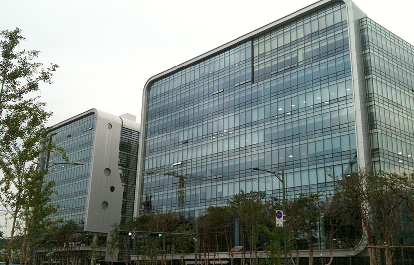 코스맥스가 전년 동기 대비 매출과 영업이익에서 2자리대의 성장률을 기록하며 시장기대치에 부합하는 3분기 사상 최대의 실적을 거뒀다. 사진=코스맥스