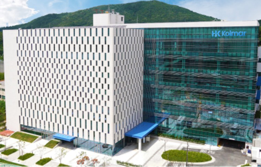 한국콜마와 지주회사 한국콜마홀딩스의 지난해 매출은 2조원을 넘어섰다. 한국콜마 전경. 사진=한국콜마