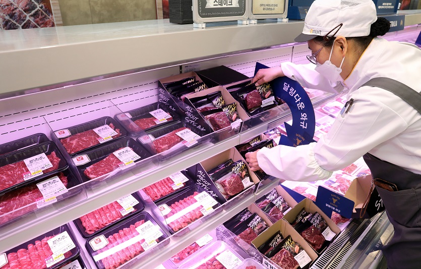 이마트는 냉장 호주산 스테이크를 최대 30% 할인된 가격에 판매한다. 사진=이마트<br>