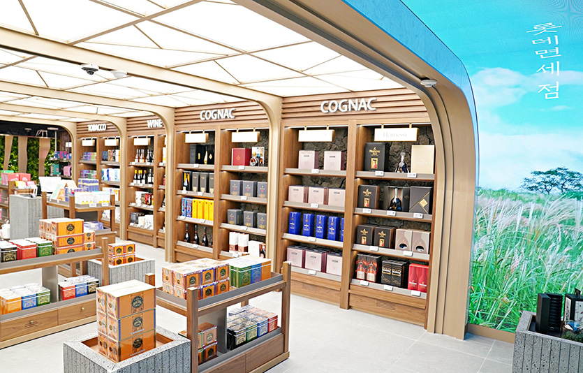 리뉴얼 오픈을 마친 롯데면세점 제주공항점 매장 전경. 사진=롯데면세점