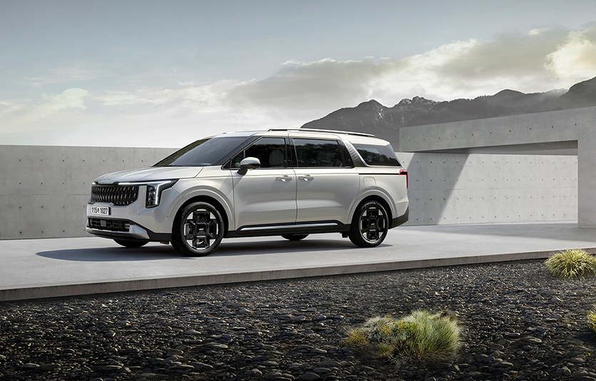 기아가 ‘더 뉴 카니발’의 외장 디자인을 최초 공개했다. 사진=기아