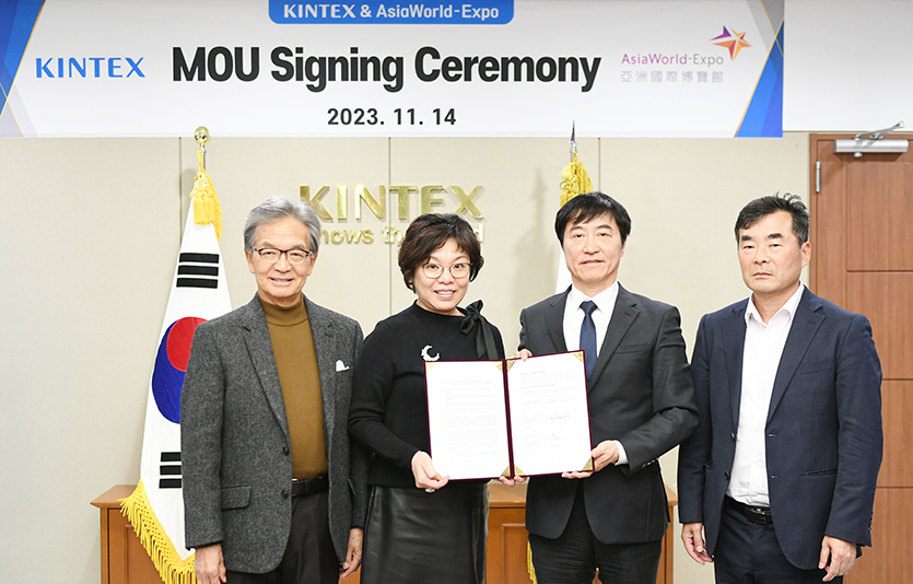 (왼쪽부터) 잭 쏘 홍콩공항공사 회장, 아이린 챈 아시아월드엑스포 사장, 이재율 킨텍스 대표이사, 류재원 킨텍스 사업부사장사진=킨텍스