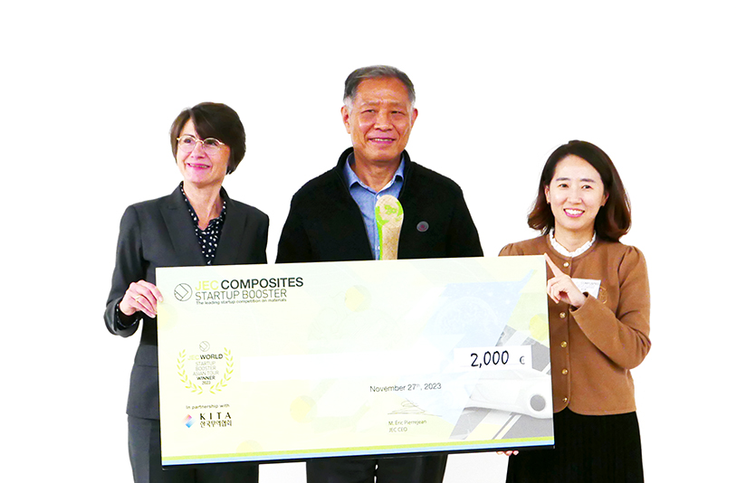 JEC 월드 2024’ 스타트업 부스터 결승에 국내 스타트업 3P.COM이 진출한다. (왼쪽부터) 넬리 바론 JEC 그룹 부대표, 하성규 3P.COM 대표, 김미경 무협 부장. 사진=김성미 기자