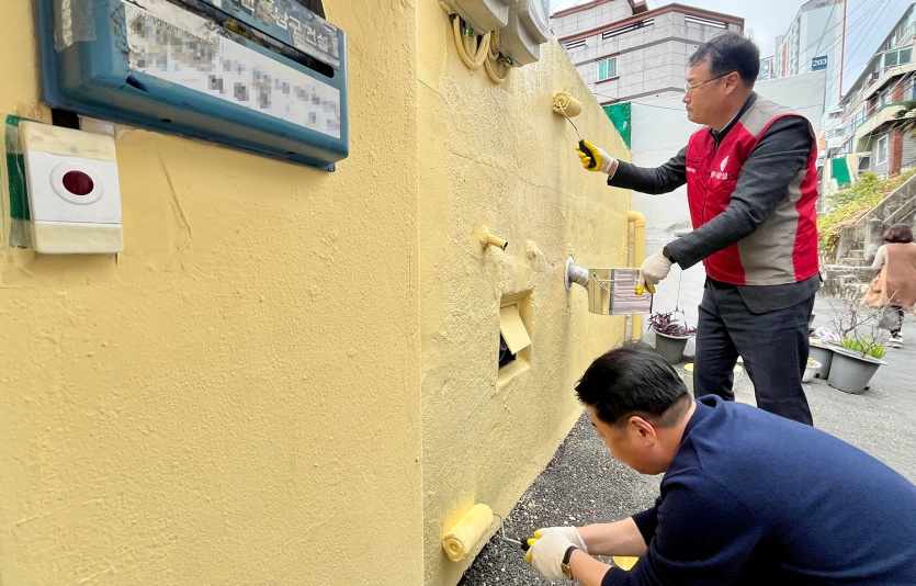 롯데건설이 부산 남구에서 러브하우스 사회공헌 활동을 진행했다. 사진=롯데건설
