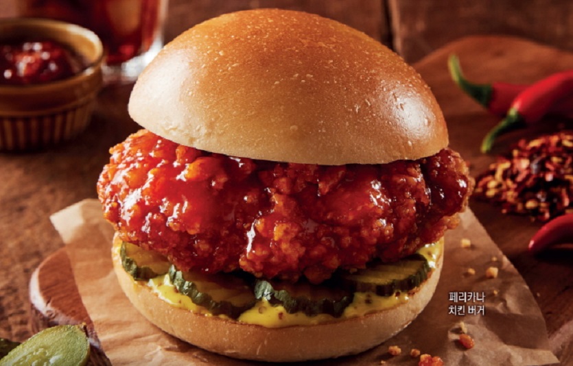 [사진] SPC 던킨, ‘페리카나’와 손잡고 ‘페리카나 치킨 버거’ 출시.jpg