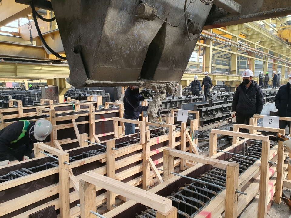저탄소 콘크리트 실험체 제작(타설) 과정. 사진=삼성물산