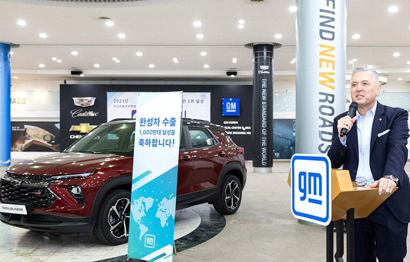 완성차 누적 수출 1천만대 판매 달성 기념식에서 지속적인 글로벌 경쟁력을 강조하고 있는 헥터 비자레알 한국GM 사장. 사진=한국GM