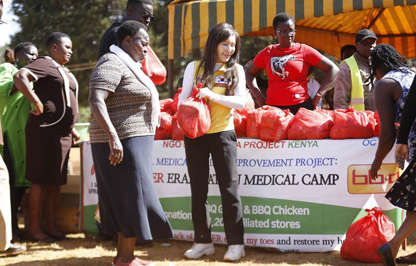 제너시스BBQ 그룹은 글로벌 사회공헌활동 ‘아이러브아프리카’로 2018년부터 전달한 기부금 총액이 21억원을 넘겼다. 사진=제너시스BBQ그룹