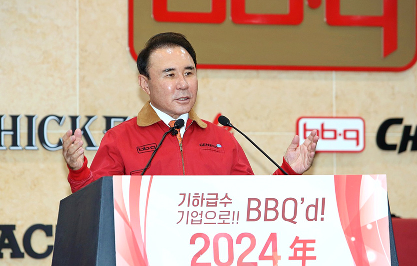 윤홍근 제너시스BBQ그룹 회장. 사진=제너시스BBQ그룹