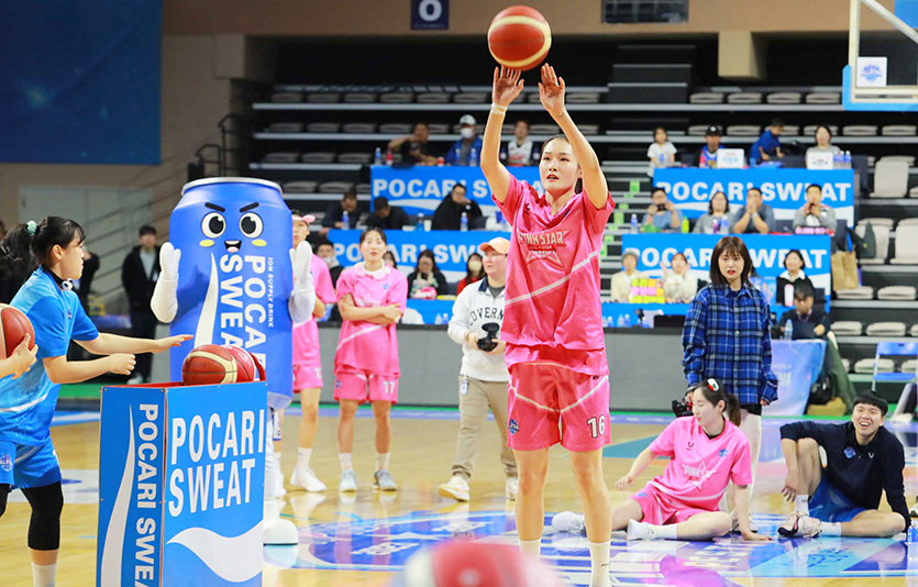 최이샘(우리은행)선수가 3점슛 대회에 참여해 슛을 쏘고 있다. 사진=동아오츠카