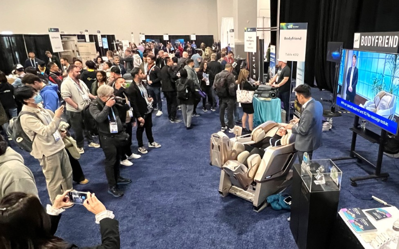 바디프랜드 언베일드 행사에 관람객이 모여있다. 사진=바디프랜드