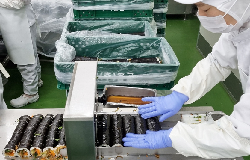 올곧 냉동김밥을 생산 현장. 사진=코트라, 올곧