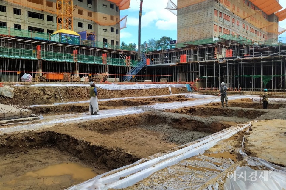 한 아파트 건설현장. 사진=최준 기자