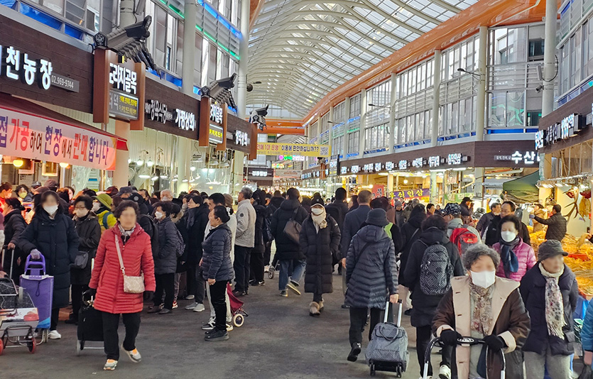 명절 성수기를 맞은 전통시장 모습. 사진=한국농수산물유통공사(aT)