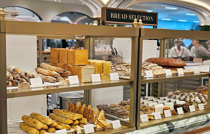 ‘베이커리 편집숍’과 색다른 퍼포먼스를 펼치는 디저트 바 등 신개념 매장도 들어섰다. 사진=신세계백화점