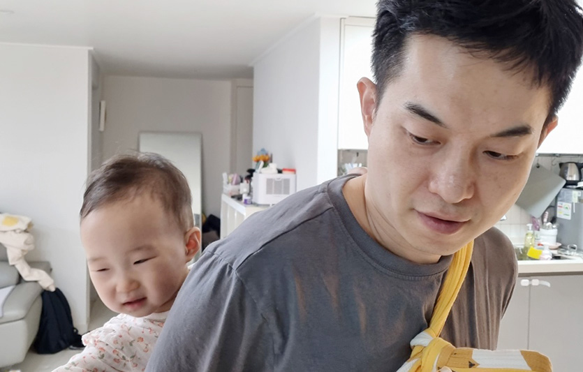 박경선 인동에프엔 인사팀 팀장과 2돌 된 외동딸. 사진=인동에프엔