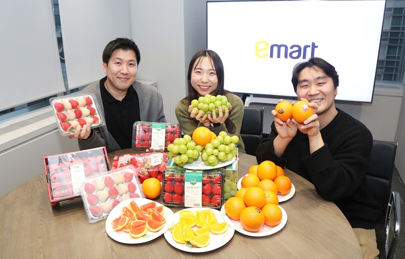 이마트의 과일 바이어들. 사진=이마트