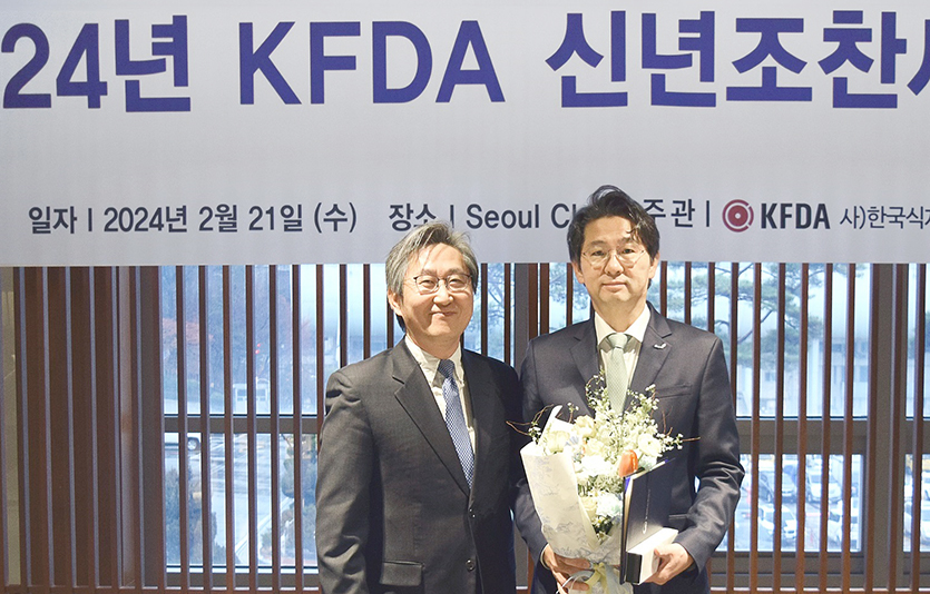 (왼쪽부터) 양송화 한국식자재유통협회장과 정문목 동원홈푸드 대표. 사진=동원홈푸드