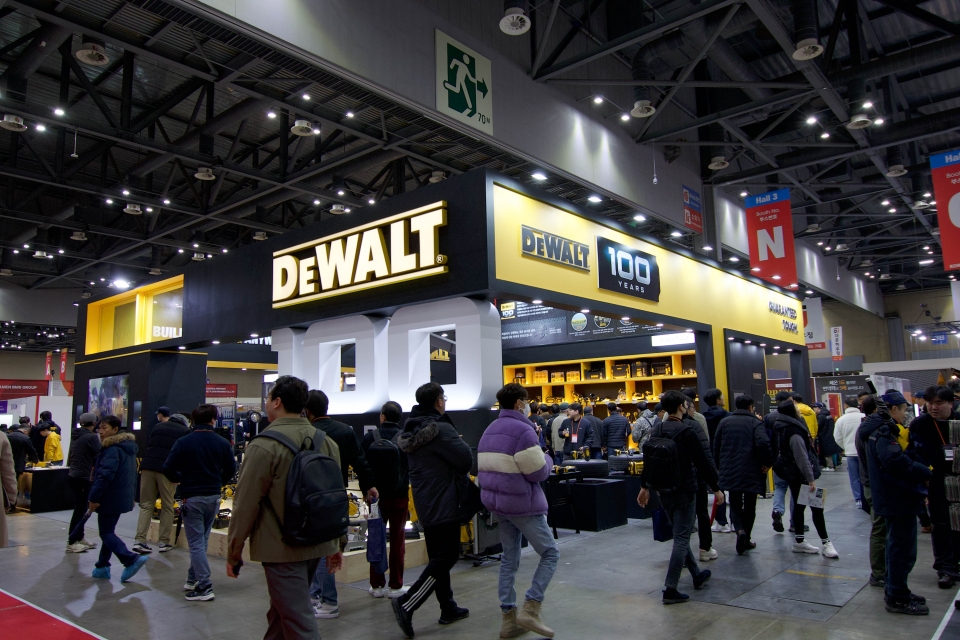 디월트 창립 100주년 기념 부스. 사진=디월트