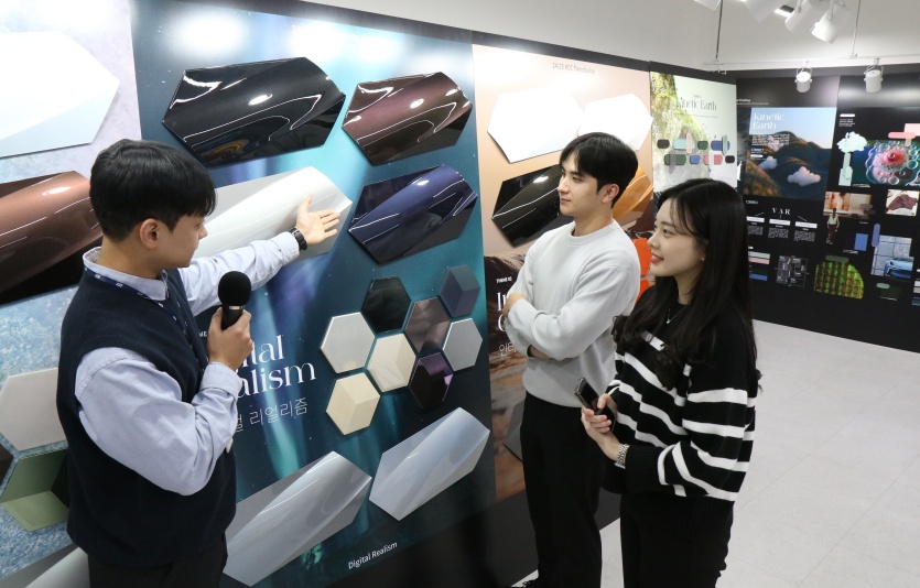 KCC가 24년 트렌드 펄스 세미나를 통해 컬러 디자인을 제안하고 있다. 사진=KCC